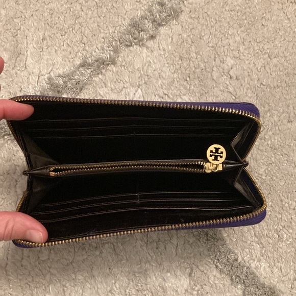 Tory Burch zippy wallet in beautiful patent leather - Picture 2 of 2